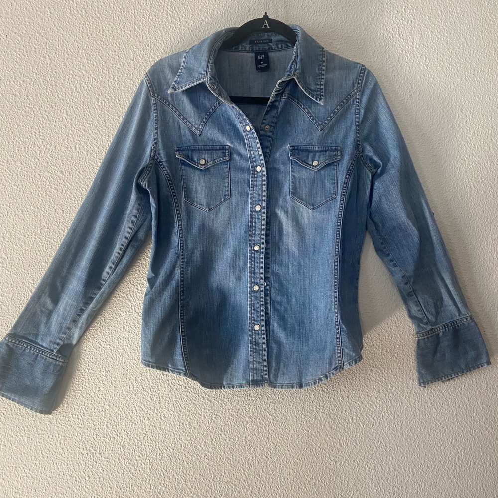 All cotton snap button Levi’s shirt long sleeve size medium